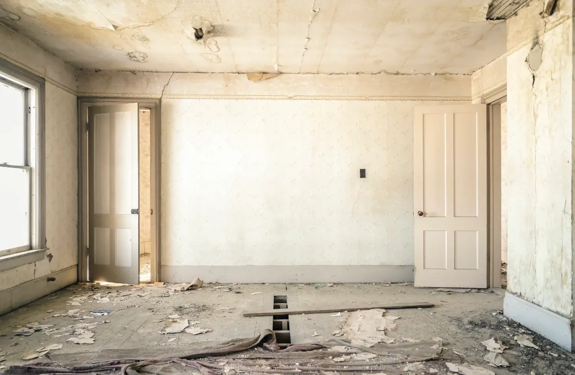 Waste disposal crew managing a cleanout project in Magnolia